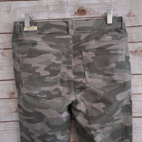 Wit & Wisdom Ab-solution Camo Ankle Skimmer Pants Size 6 - Picture 9 of 11